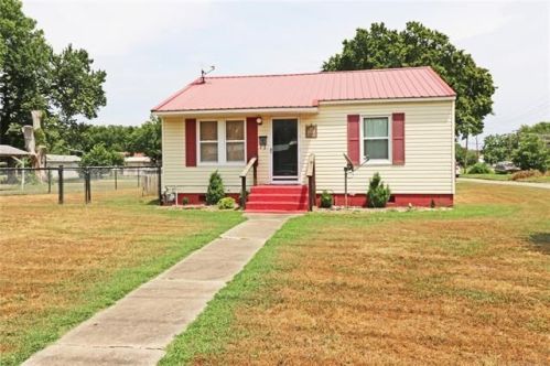 600 Tinker Ave, Bowring, OK 74056-4039