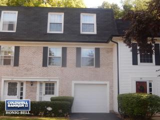 24 Hickory Ln, Trout Valley, IL 60013-1525