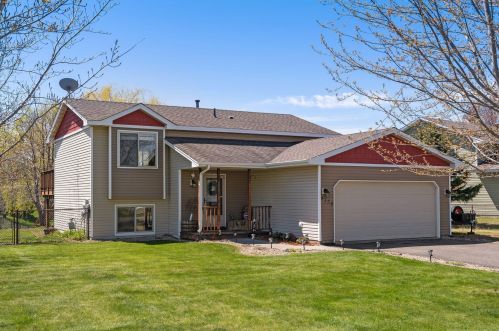 4738 Farmstead Dr, Monticello, MN 55362-8442