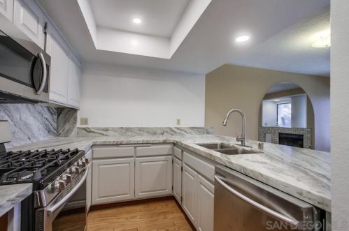 4007 Canario St, Carlsbad, CA 92008-4152