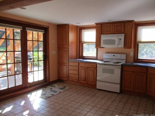 72 Snake Meadow Rd, Killingly CT  06239-3828 exterior