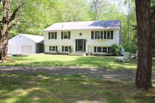 340 Robin Hollow Rd, West Greenwich, RI 02817-2372