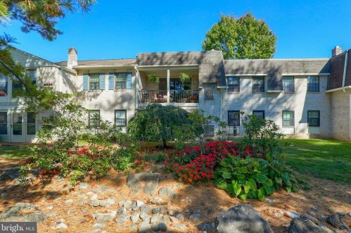 11 Valleybrook Dr, Lancaster PA  17601-4615 exterior