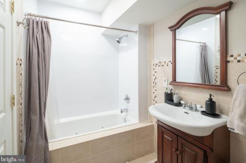 1018 22nd St, Philadelphia PA  19146-2544 exterior