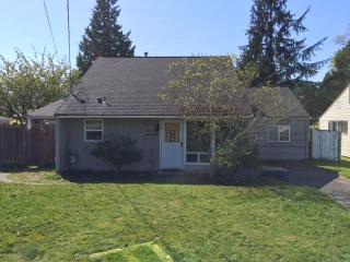 15815 16 Ave, Seattle WA  98166-2858 exterior