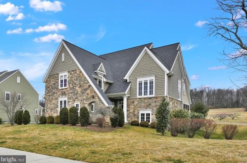 519 Delp Rd, Lancaster, PA 17601-2990