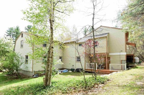 2 Merlin Pl, Londonderry, NH 03053-3951