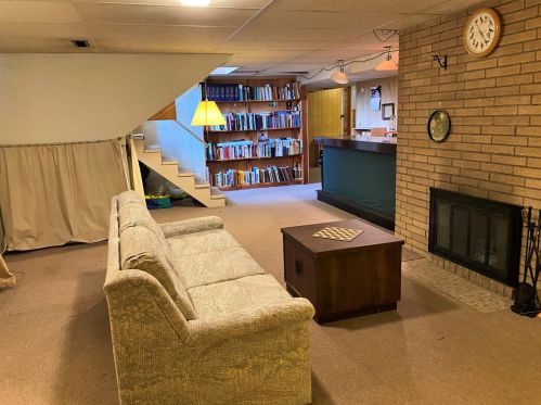 747 Newton St, Gary IN  46405-1131 exterior