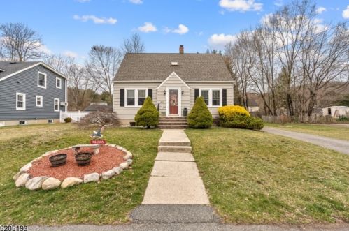 203 Valley View Ave, Hackettstown, NJ 07840-1336