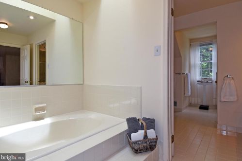 13524 Cedar Creek Ln, Silver Spring MD 20904-5332 exterior