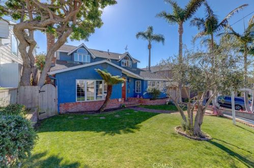 1330 8th St, Manhattan Beach, CA 90266-6044