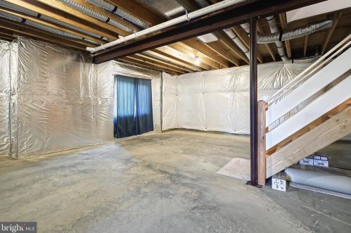 1009 Glen View Dr, York PA  17403-9680 exterior