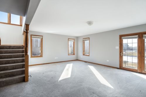 8577 Tullamore Dr, Tinley Park, IL 60487-4774