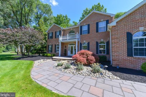 6 Marathon Dr, Auburn, NJ 08085-1800