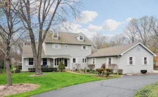 23706 Elm Rd, Half Day, IL 60069-2215