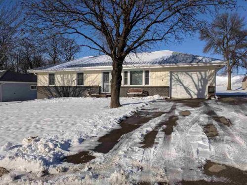 330 Swanson Dr, Syracuse, NE 68446-9727