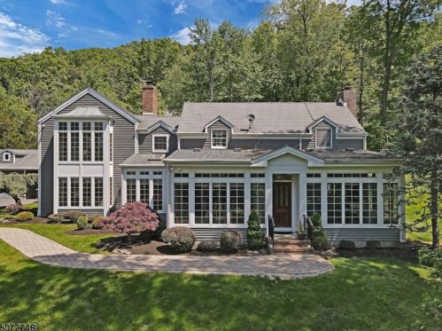 60 Twin Oaks Rd, Bridgewater, NJ 08807-2343