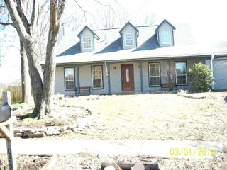 1034 Hunters Point Dr, Cordova, TN 38018-5877