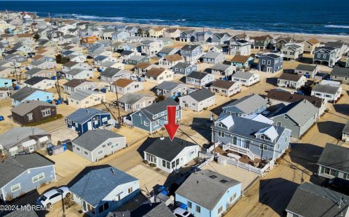 31 Crane Way, Lavallette NJ 08735-1306 exterior