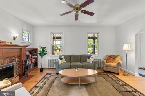 800 Easley St, Silver Spring MD 20910-4587 exterior