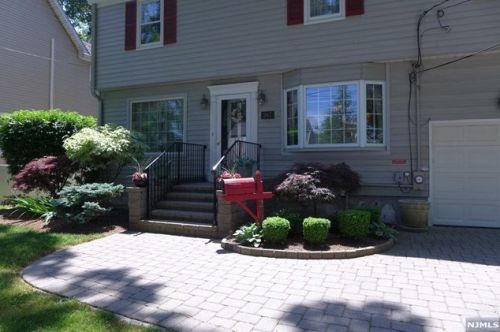 267 Woodland Ave, River Edge, NJ 07661-1506