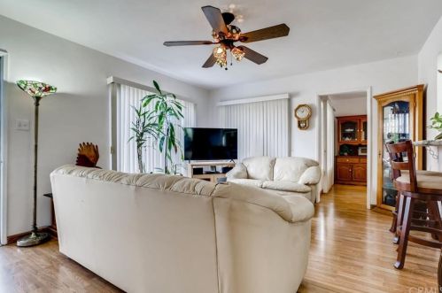 9526 Van Ruiten St, Bellflower, CA 90706-2250