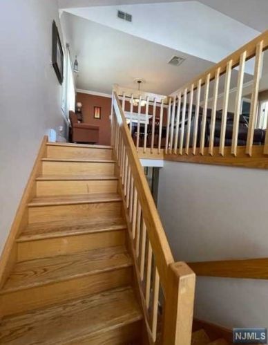 18 Charter Oak St, Wood-Ridge NJ  07075-2204 exterior