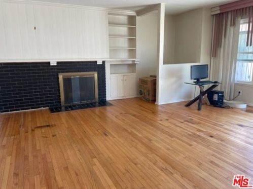 10525 3rd Ave, Inglewood, CA 90303-1732