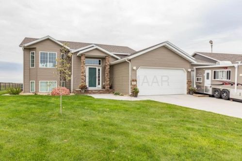 807 Summerwood Trl, Dilworth, MN 56529-1525