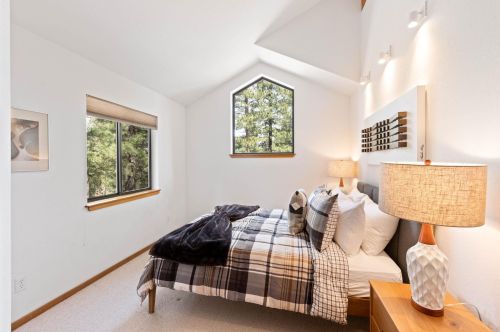 737 Conifer, Truckee CA  96161-3942 exterior