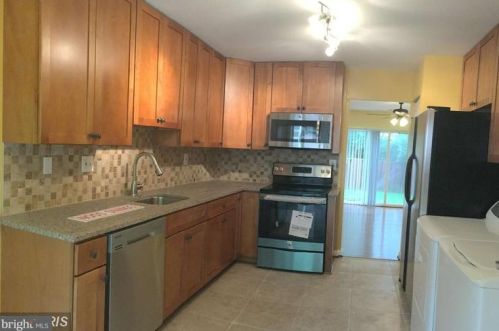 2356 Southgate Sq, Herndon VA  20191-1237 exterior