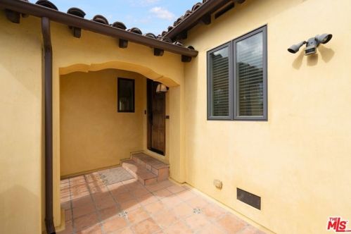 865 Harvard St, Santa Monica CA  90403-2205 exterior
