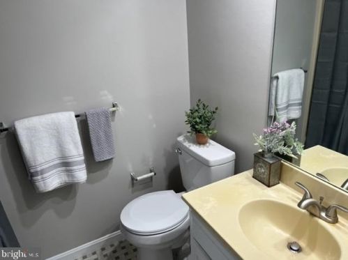 833 Marjory Ter, Lancaster PA  17603-5866 exterior