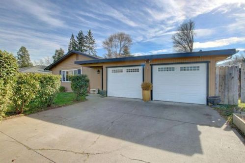 113 Houston Rd, Medford, OR 97535-5700