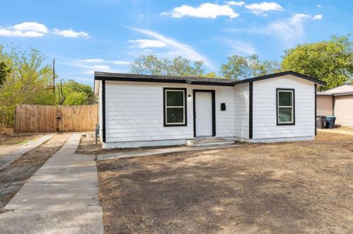 5621 Lester Granger Dr, Fort Worth, TX 76112-7627