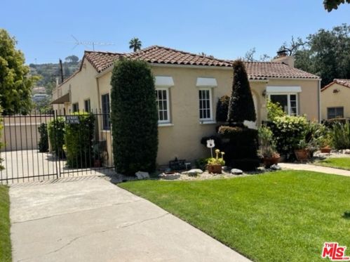 1318 Moncado Dr, Glendale CA  91207-1832 exterior