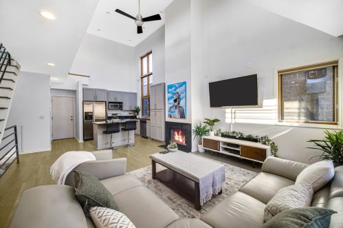 1543 Hudson Ave, Chicago, IL 60610-7390