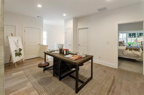 4015 Haverhill Dr, Atlanta GA  30342-3816 exterior