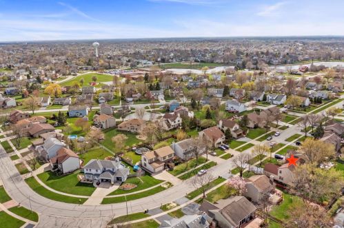 1273 Country Gln Ln, Carol Stream IL  60188-2931 exterior