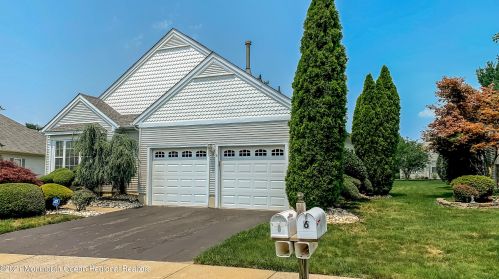 8 Candleway Ct, Lakehurst, NJ 08759-6056