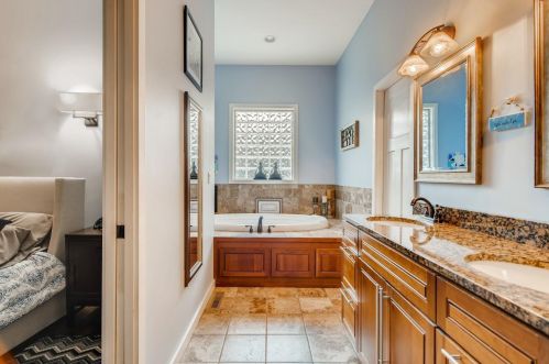 1580 Blackhawk Lake Dr, Saint Paul MN  55122-1245 exterior