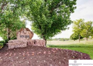 12711 Scott St, Omaha, NE 68142-1791
