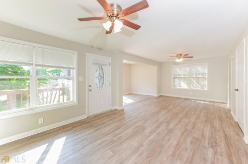 560 Holly St, Atlanta GA  30318-8144 exterior