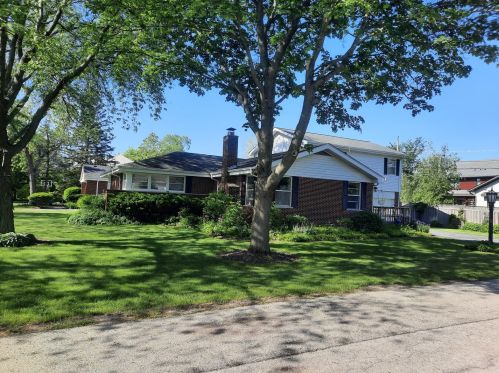 1454 Brandon Rd, Glenview, IL 60025-2337