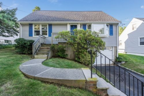 15 Westwood Dr, Town Center, NJ 07052-1820