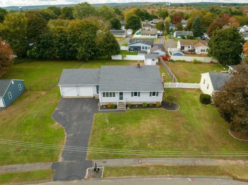 32 Laurel St, Southington CT  06489-1226 exterior