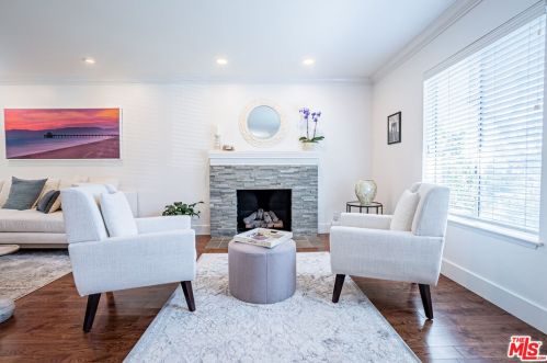 857 11th St, Manhattan Beach, CA 90266-4939