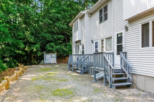 71 Roberts St, Huntington CT  06484-2342 exterior