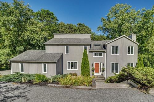 30 Captains Watch, Huntington, CT 06484-5914
