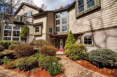 20 Victoria Dr, Londonderry, NH 03053-3694